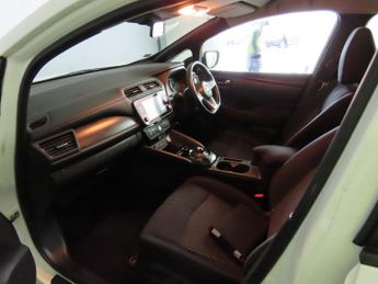 Nissan LEAF 40kWh Acenta Hatchback 5dr Electric Auto (150 ps)