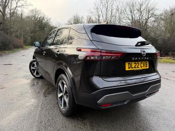 Nissan Qashqai 1.3 DIG-T MHEV N-Connecta SUV 5dr Petrol Hybrid XTRON Euro 6 (s/