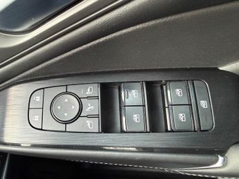 Nissan Qashqai 1.3 DIG-T MHEV N-Connecta SUV 5dr Petrol Hybrid XTRON Euro 6 (s/