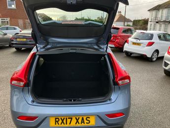 Volvo V40 T3 Momentum Nav Plus 1.5 Hatchback 5 Dr Petrol Auto Euro 6 (s/s)