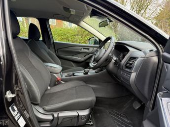 Nissan Qashqai 1.3 DIG-T MHEV Acenta Premium SUV 5dr Petrol Hybrid XTRON Euro 6