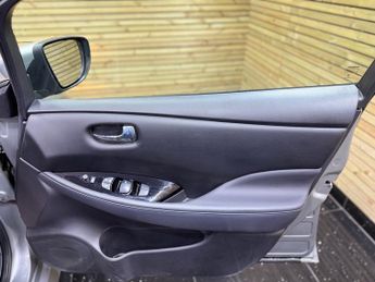 Nissan LEAF 40kWh N-Connecta Hatchback 5dr Electric Auto (150 ps)