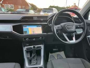 Audi Q3 Technik 1.5 TFSi CoD 35 SUV 5 Dr Petrol S Tronic Euro 6 (s/s) (1