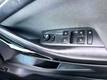 Vauxhall Astra 1.4i Turbo SRi Nav Auto Euro 6 (s/s) 5dr