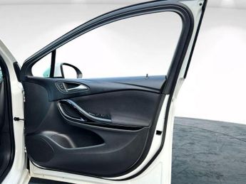 Vauxhall Astra 1.4i Turbo SRi Nav Auto Euro 6 (s/s) 5dr