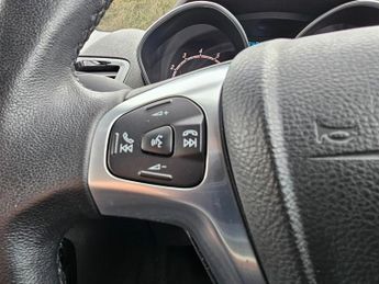 Ford Fiesta 1.0T Zetec Hatchback 5dr Petrol Powershift Euro 6 (100 ps)