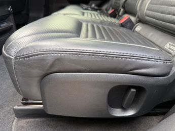 Land Rover Discovery 2.0 SD4 HSE Luxury SUV 5dr Diesel Auto 4WD Euro 6 (s/s) (240 ps)