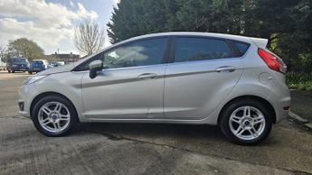 Ford Fiesta 1.6 Zetec Hatchback 5dr Petrol Powershift Euro 5 (105 ps)
