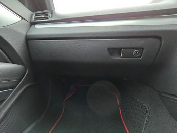 Mercedes-Benz E Class 3.0 E350 CDI V6 BlueEfficiency Sport Coupe 2dr Diesel G-Tronic E