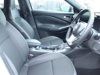 Nissan Juke 1.6 N-Connecta SUV 5dr Petrol Hybrid Auto Euro 6 (143 ps)