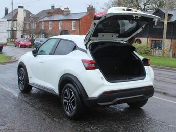 Nissan Juke 1.6 N-Connecta SUV 5dr Petrol Hybrid Auto Euro 6 (143 ps)