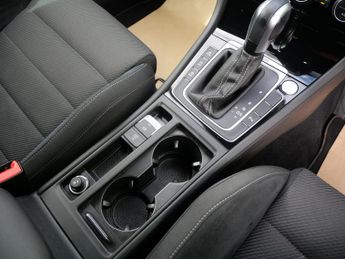 Volkswagen Golf 2.0 TSI R DSG 4Motion Euro 6 (s/s) (300 ps) 5dr