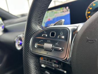 Mercedes-Benz A Class 2.0 A35 AMG (Premium) Hatchback Petrol SpdS DCT 4MATIC Euro 6 (s