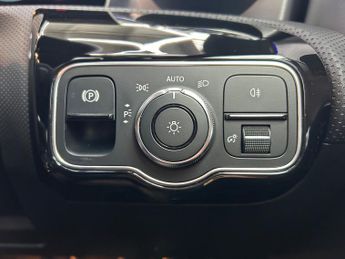 Mercedes-Benz A Class 2.0 A35 AMG (Premium) Hatchback Petrol SpdS DCT 4MATIC Euro 6 (s