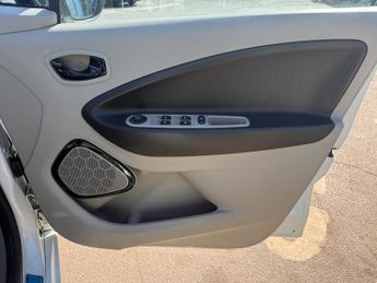 Renault Zoe 22kWh Dynamique Intens Hatchback 5dr Electric Auto ) (88 bhp)