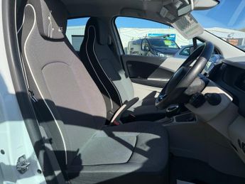 Renault Zoe 22kWh Dynamique Intens Hatchback 5dr Electric Auto ) (88 bhp)