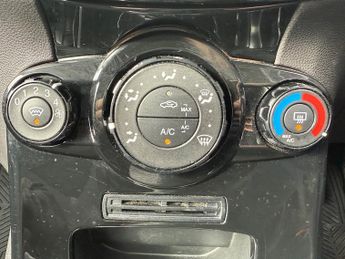 Ford Fiesta 1.25 Zetec Hatchback 5dr Petrol Manual Euro 5 (82 ps)