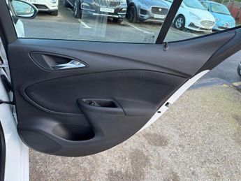 Vauxhall Astra 1.4i Turbo SRi Hatchback 5dr Petrol Auto Euro 6 (s/s) (150 ps)
