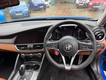 Alfa Romeo Giulia 2.0T Veloce Saloon 4dr Petrol Auto Euro 6 (s/s) (280 ps)