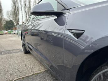 Tesla Model 3 Standard Range Plus Saloon 4dr Electric Auto RWD (241 bhp)