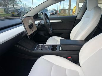 Tesla Model 3 Standard Range Plus Saloon 4dr Electric Auto RWD (241 bhp)