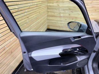 Volkswagen ID.3 Pro Performance 58kWh Family Hatchback 5dr Electric Auto (204 ps