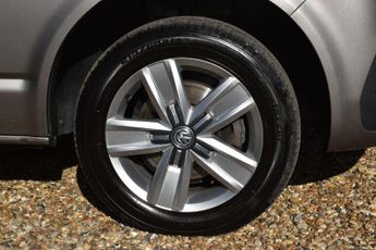 Volkswagen Transporter Shuttle 2.0 TDI SE DSG LWB Euro 6 (s/s) 5dr