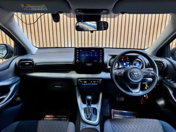 Toyota Yaris 1.5 VVT-h Design Hatchback 5dr Petrol Hybrid E-CVT Euro 6 - AUTO