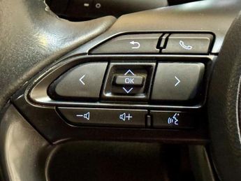 Toyota Yaris 1.5 VVT-h Design Hatchback 5dr Petrol Hybrid E-CVT Euro 6 - AUTO
