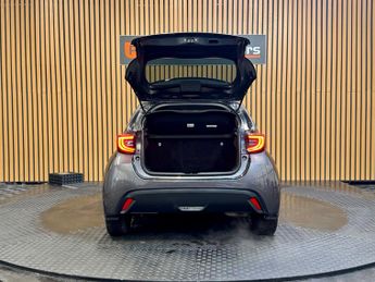 Toyota Yaris 1.5 VVT-h Design Hatchback 5dr Petrol Hybrid E-CVT Euro 6 - AUTO