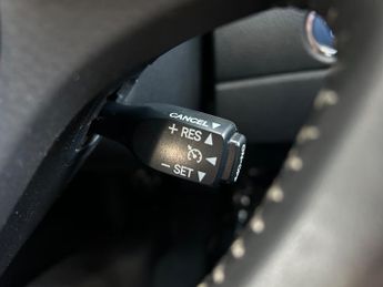 Toyota Auris 1.8 VVT-h Business Edition Hatchback Petrol Hybrid CVT Euro 6 (s