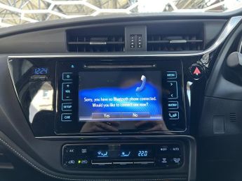 Toyota Auris 1.8 VVT-h Business Edition Hatchback Petrol Hybrid CVT Euro 6 (s