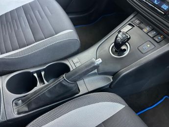 Toyota Auris 1.8 VVT-h Business Edition Hatchback Petrol Hybrid CVT Euro 6 (s