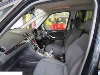 Ford Galaxy 2.0 Ghia MPV 5dr Petrol Manual (197 g/km, 143 bhp)