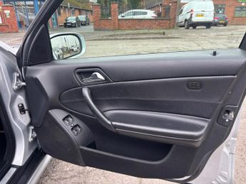 Mercedes-Benz C Class 2.5 C230 Sport Edition Estate 5dr Petrol 7G-Tronic (226 g/km, 20