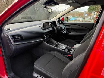 Nissan Qashqai 1.3 DIG-T MHEV Acenta Premium SUV 5dr Petrol Hybrid XTRON Euro 6