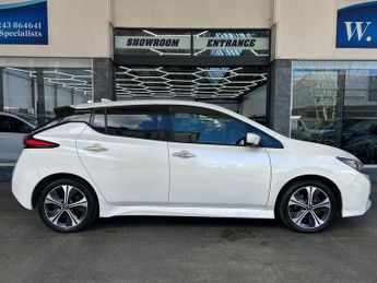 Nissan LEAF 40kWh Tekna Hatchback Electric Auto (150 ps) 5dr