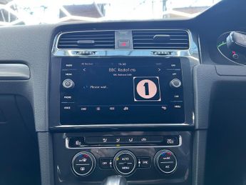 Volkswagen e-Golf 35.8kWh e-Golf Hatchback Electric Auto (136 ps) 5dr