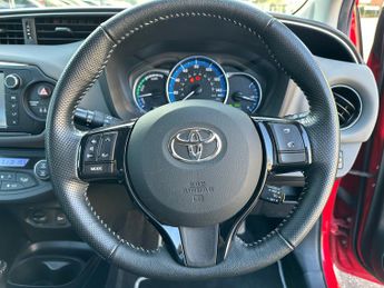 Toyota Yaris 1.5 VVT-h Design Petrol Hybrid E-CVT Euro 6 5dr 1 Owner Only 140