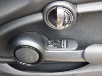 Mini Hatch 1.5 Cooper Auto Euro 6 (s/s) 3dr