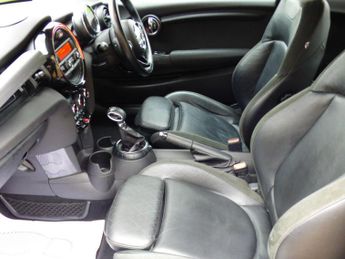 Mini Hatch 1.5 Cooper Auto Euro 6 (s/s) 3dr