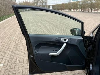 Ford Fiesta 1.4 Zetec Hatchback 5dr Petrol Automatic (154 g/km, 94 bhp)