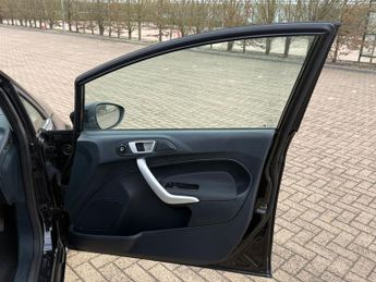 Ford Fiesta 1.4 Zetec Hatchback 5dr Petrol Automatic (154 g/km, 94 bhp)