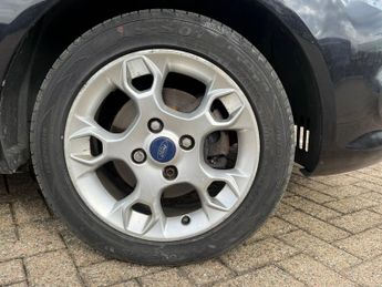 Ford Fiesta 1.4 Zetec Hatchback 5dr Petrol Automatic (154 g/km, 94 bhp)