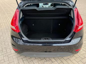 Ford Fiesta 1.4 Zetec Hatchback 5dr Petrol Automatic (154 g/km, 94 bhp)