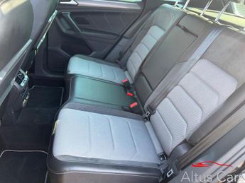 Volkswagen Tiguan 1.5 TSI EVO R-Line Tech SUV 5dr Petrol DSG Euro 6 (s/s) (150 ps)