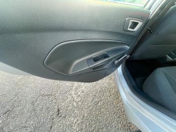 Ford Fiesta 1.4 Zetec Hatchback 5dr Petrol Automatic (154 g/km, 94 bhp)