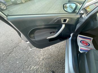 Ford Fiesta 1.4 Zetec Hatchback 5dr Petrol Automatic (154 g/km, 94 bhp)