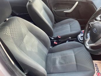 Ford Fiesta 1.4 Zetec Hatchback 5dr Petrol Automatic (154 g/km, 94 bhp)