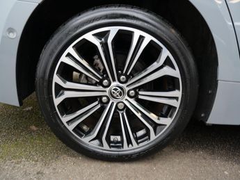 Toyota Corolla 1.8 VVT-h Design Touring Sports Petrol Hybrid CVT Euro 6 (s/s) 5